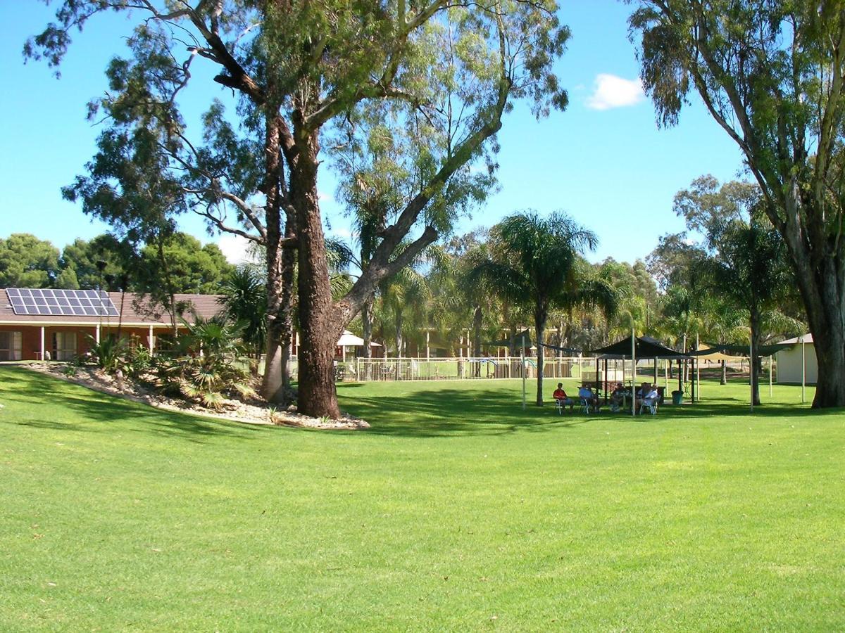 Tocumwal Golf Resort Buitenkant foto